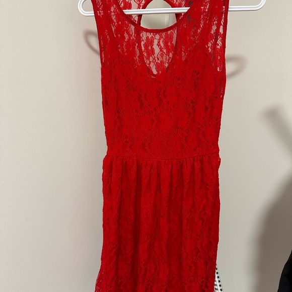 Red lace dress - Picture 2 of 3